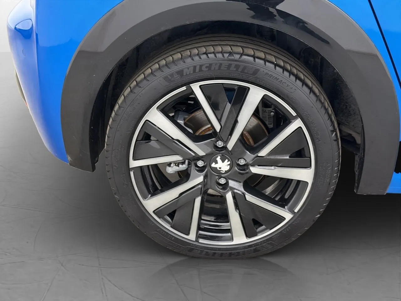 Vehicle image 30