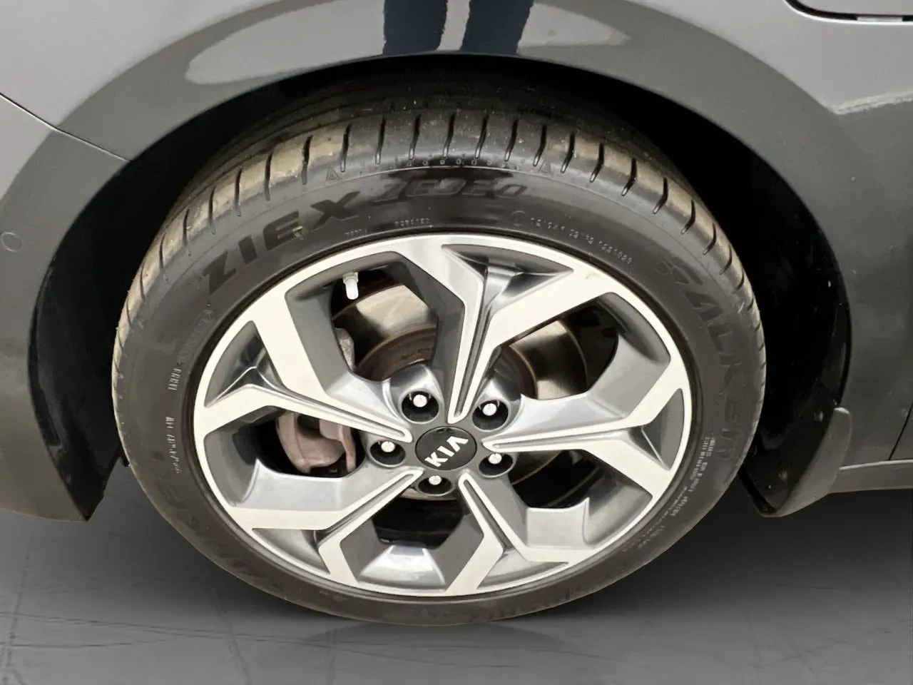 Vehicle image 32