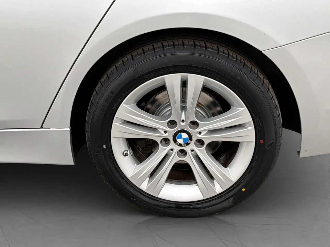 Vehicle image 30