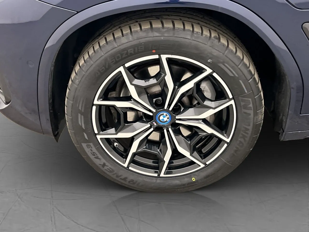 Vehicle image 32
