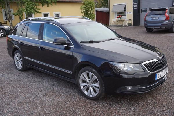 Skoda Superb Kombi 2.0 TDI 4x4 Elegance Aut Drag Värmare - 2015