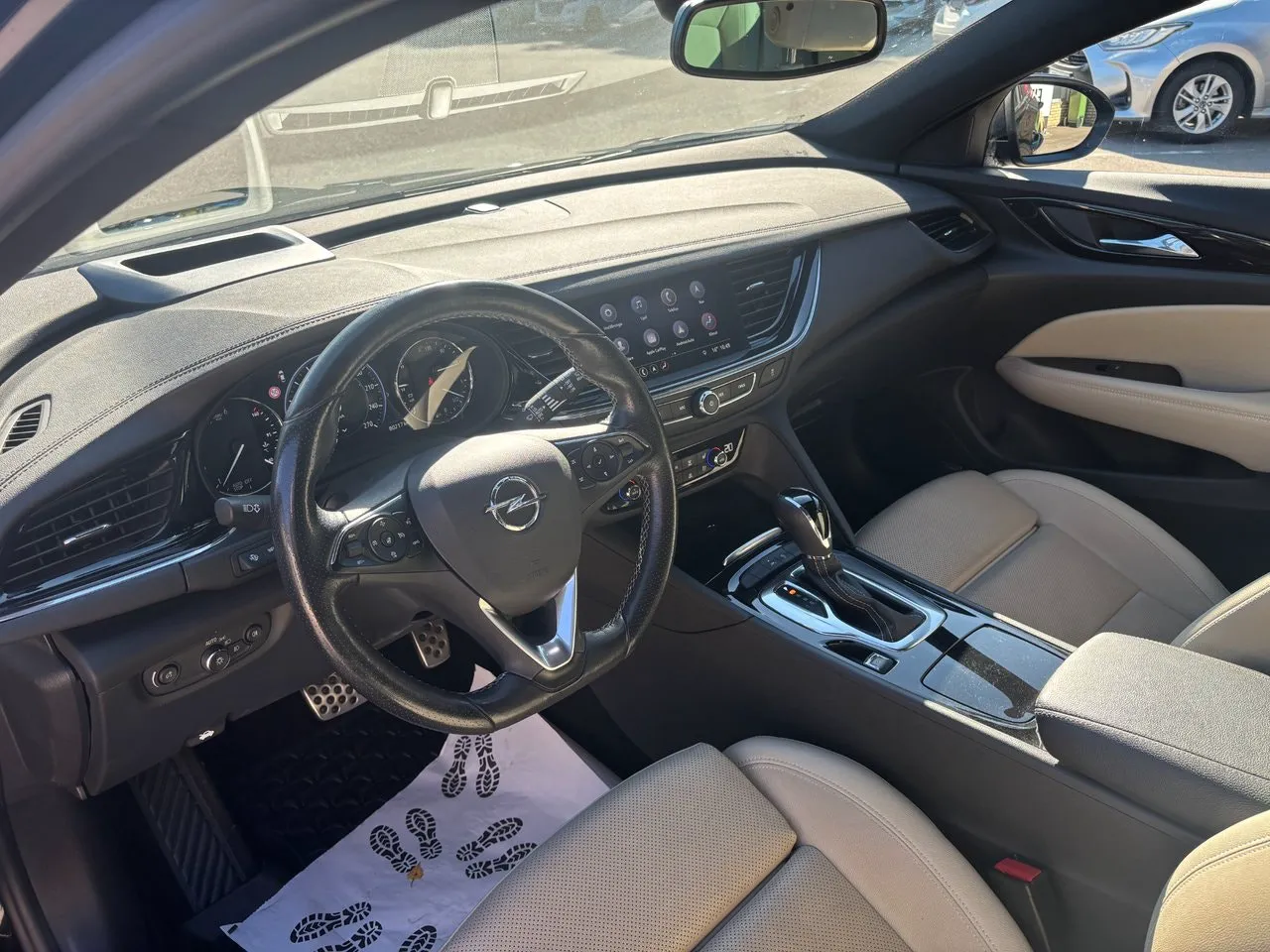 Vehicle image 21