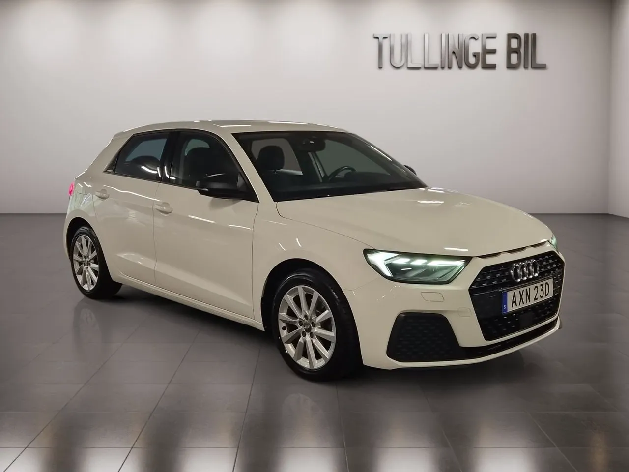 Vehicle image 6