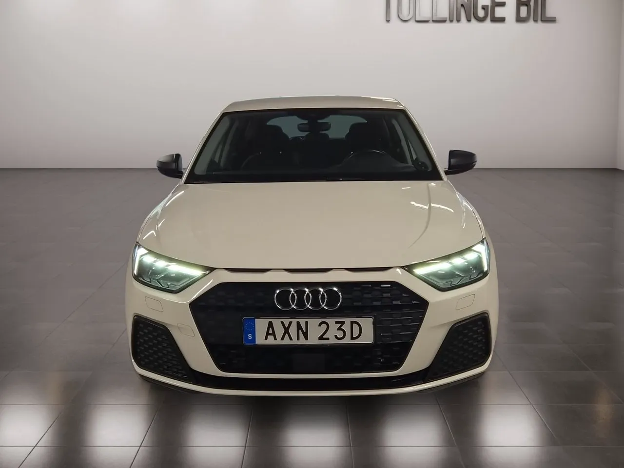 Vehicle image 7