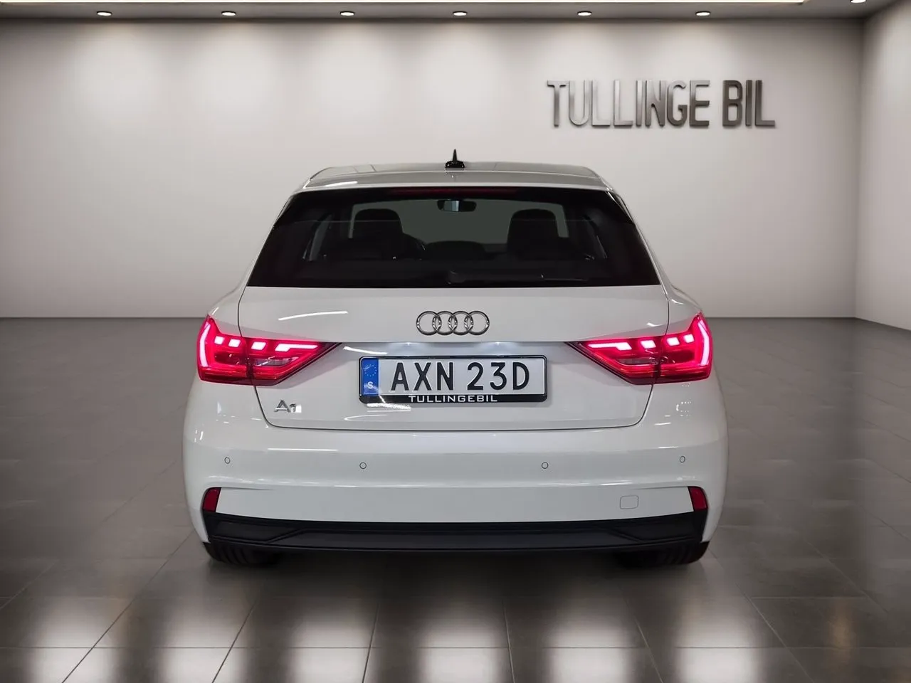 Vehicle image 3