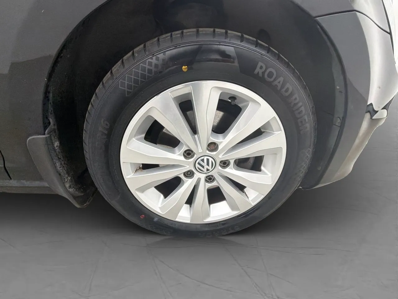 Vehicle image 26