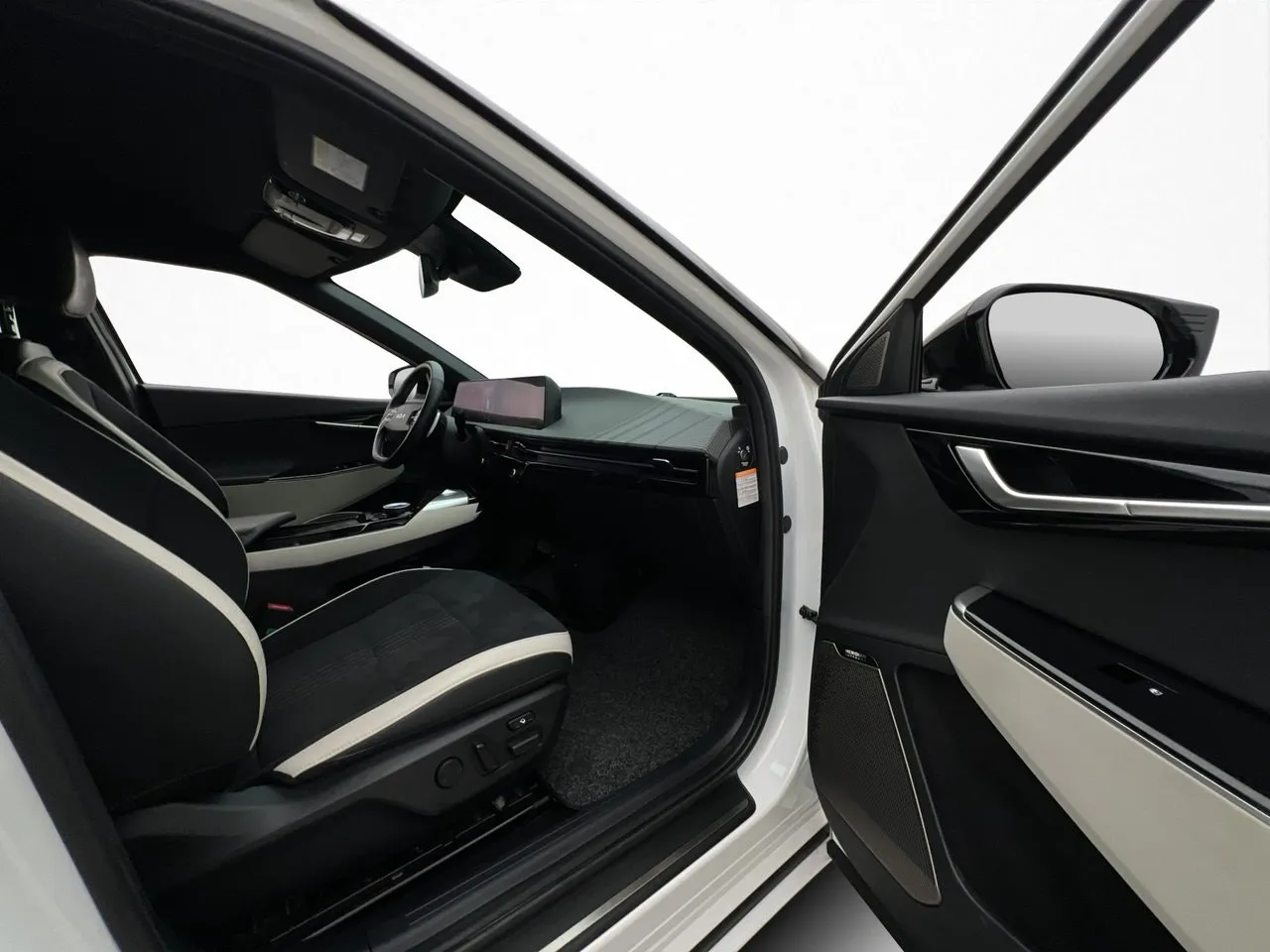 Vehicle image 32