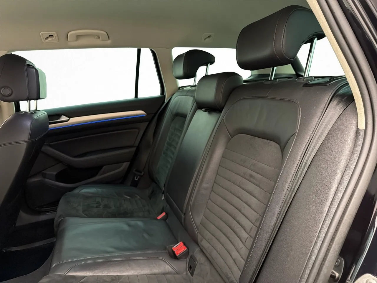 Vehicle image 27