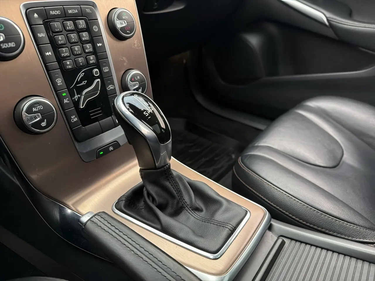 Vehicle image 24