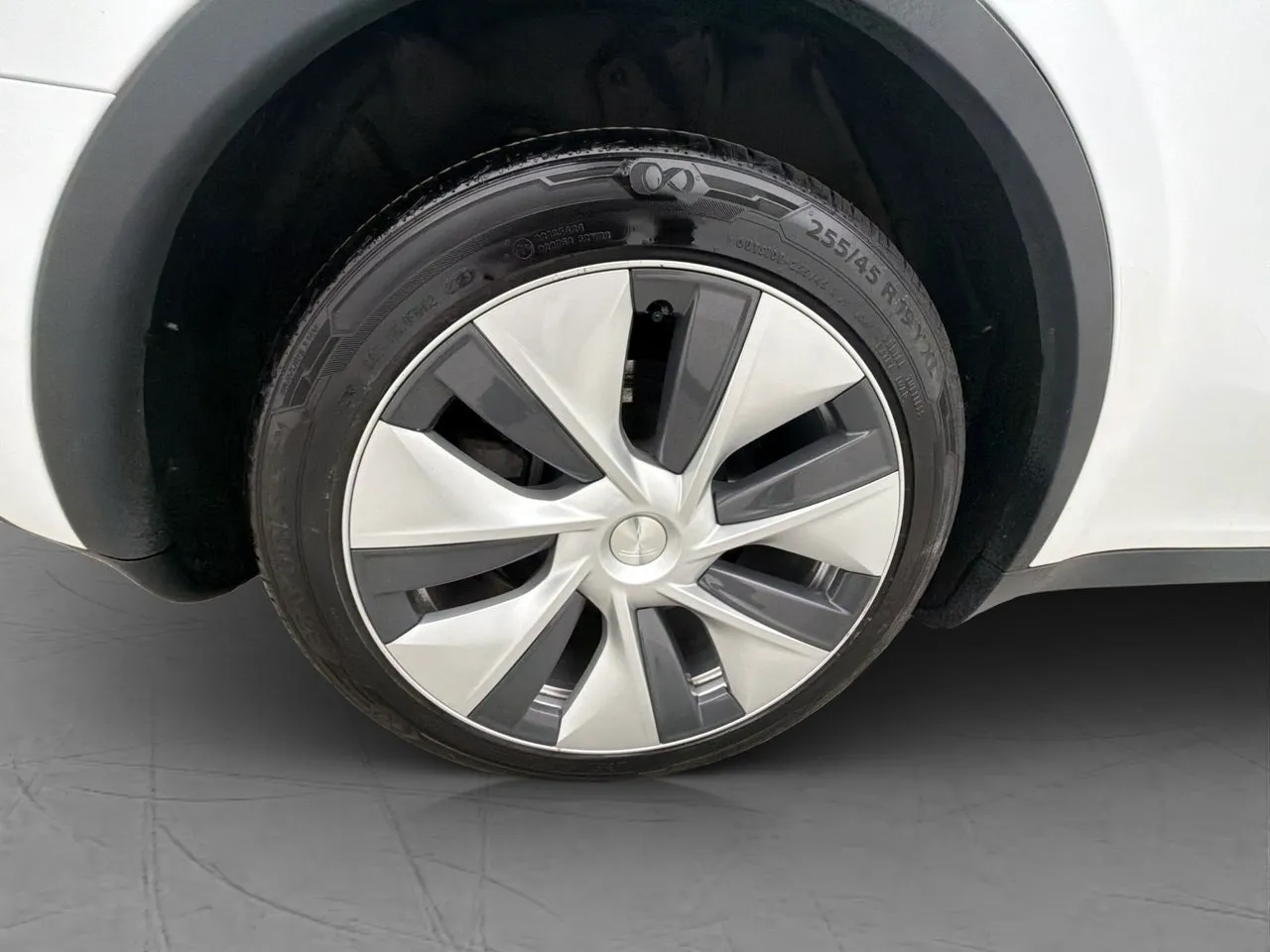 Vehicle image 33