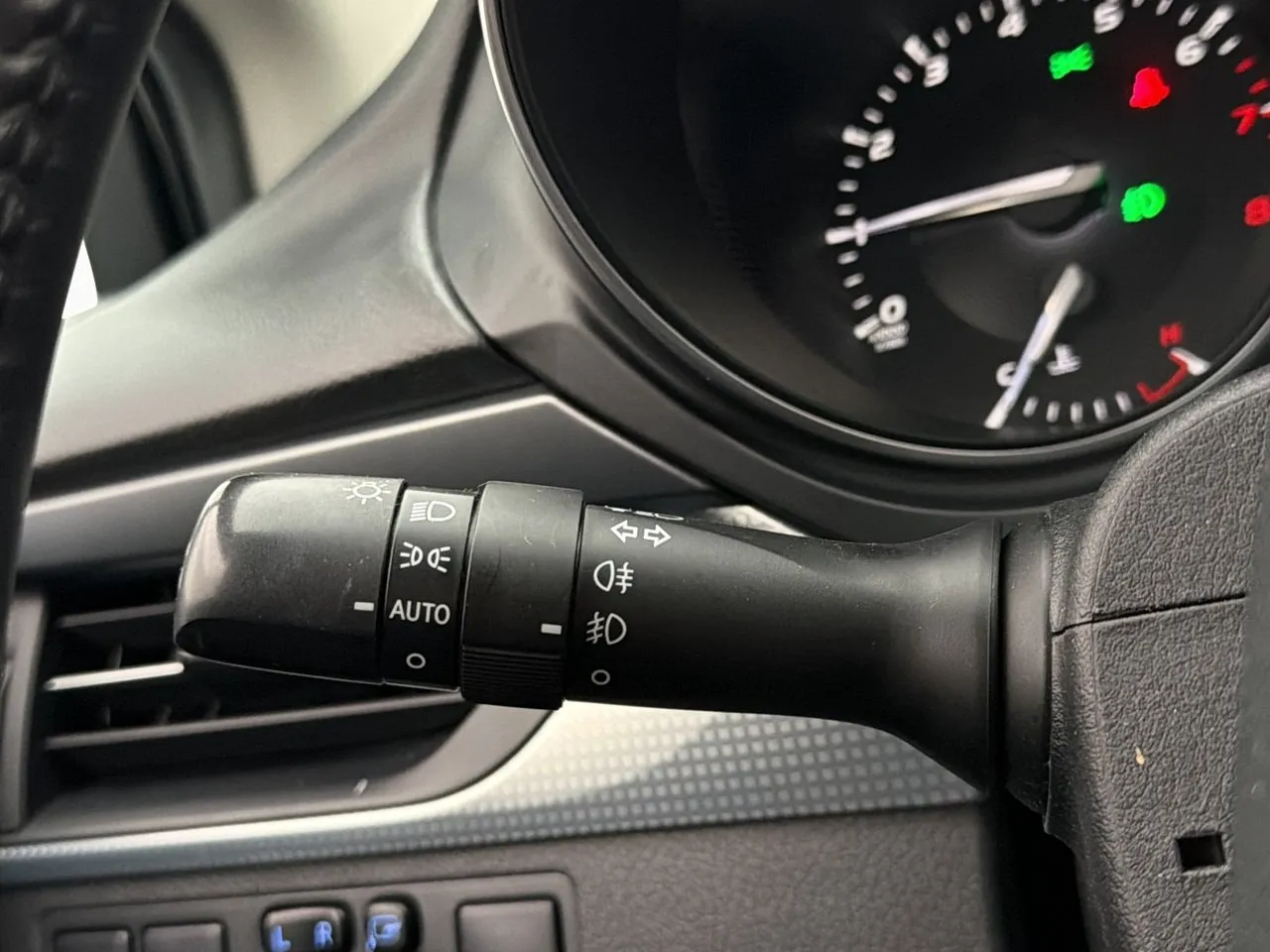 Vehicle image 27