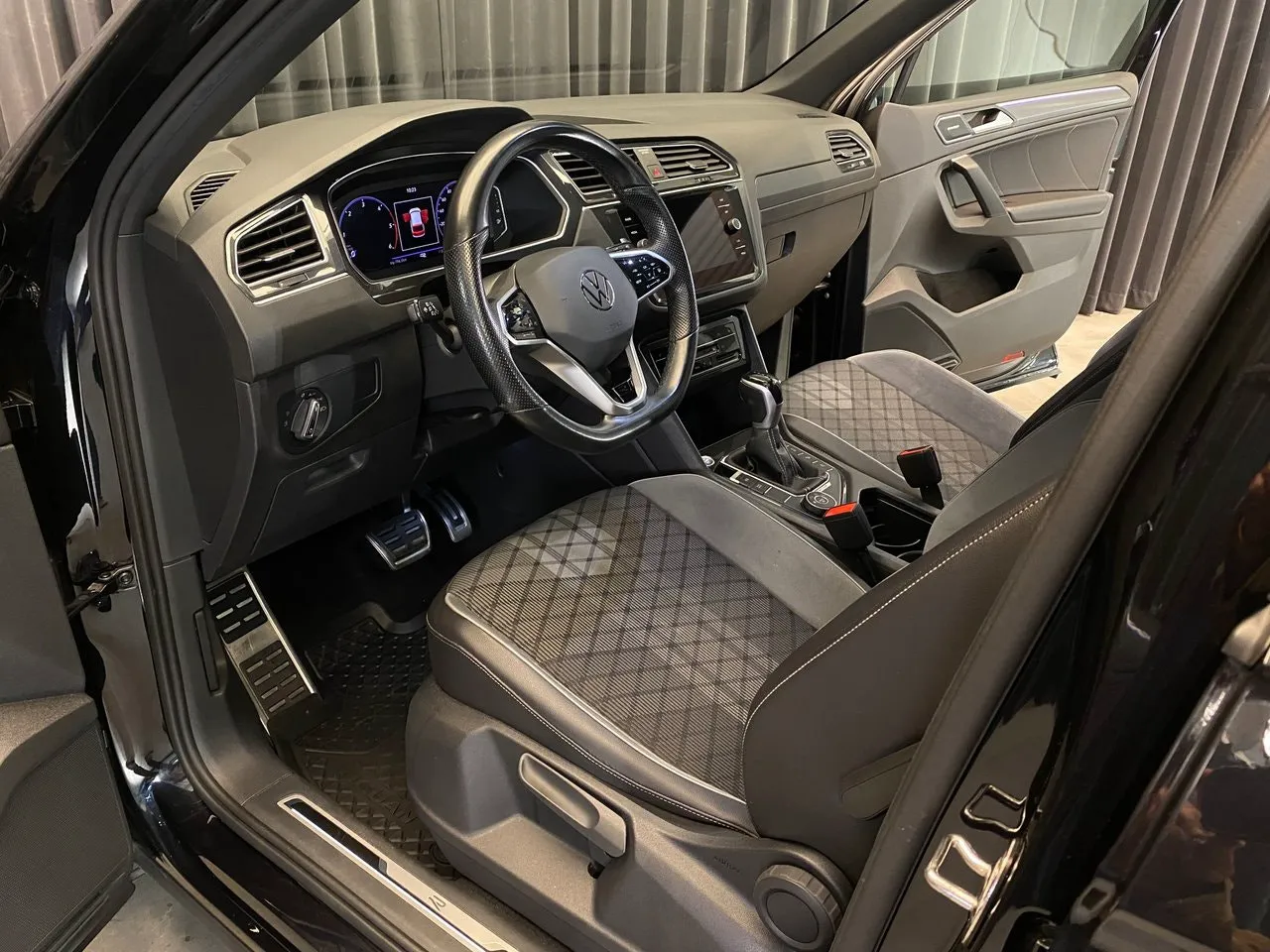Vehicle image 35