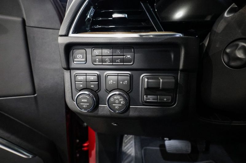 Chevrolet Suburban bild 22