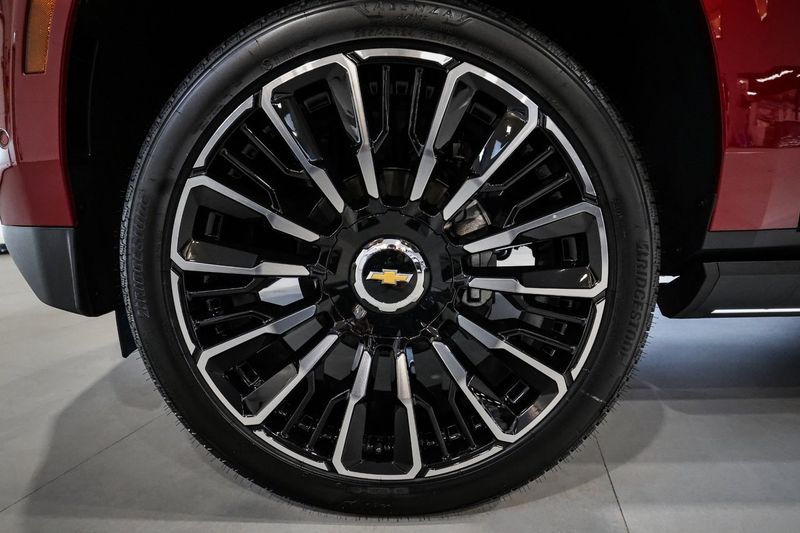 Chevrolet Suburban bild 12