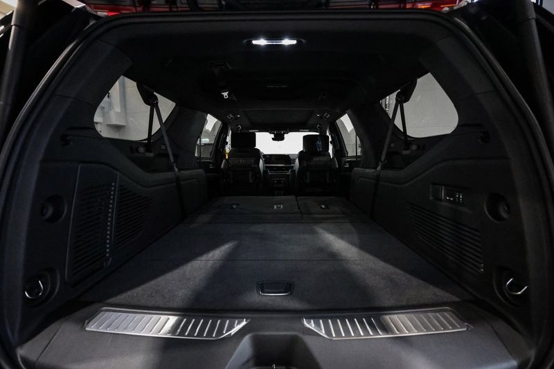 Chevrolet Suburban bild 16