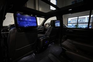 Chevrolet Suburban bild 24