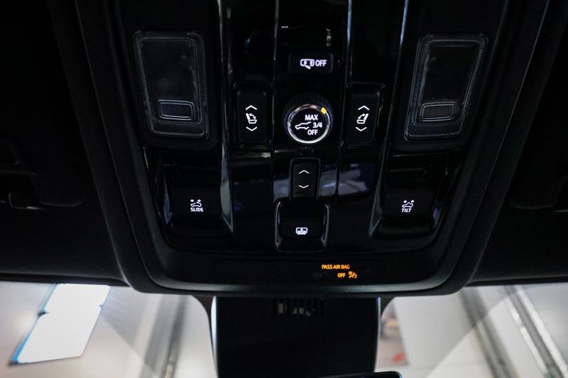 Chevrolet Suburban bild 35