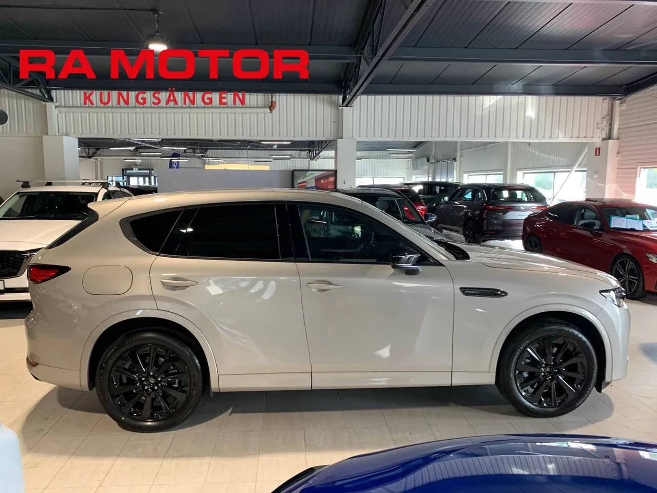 Vehicle image 6