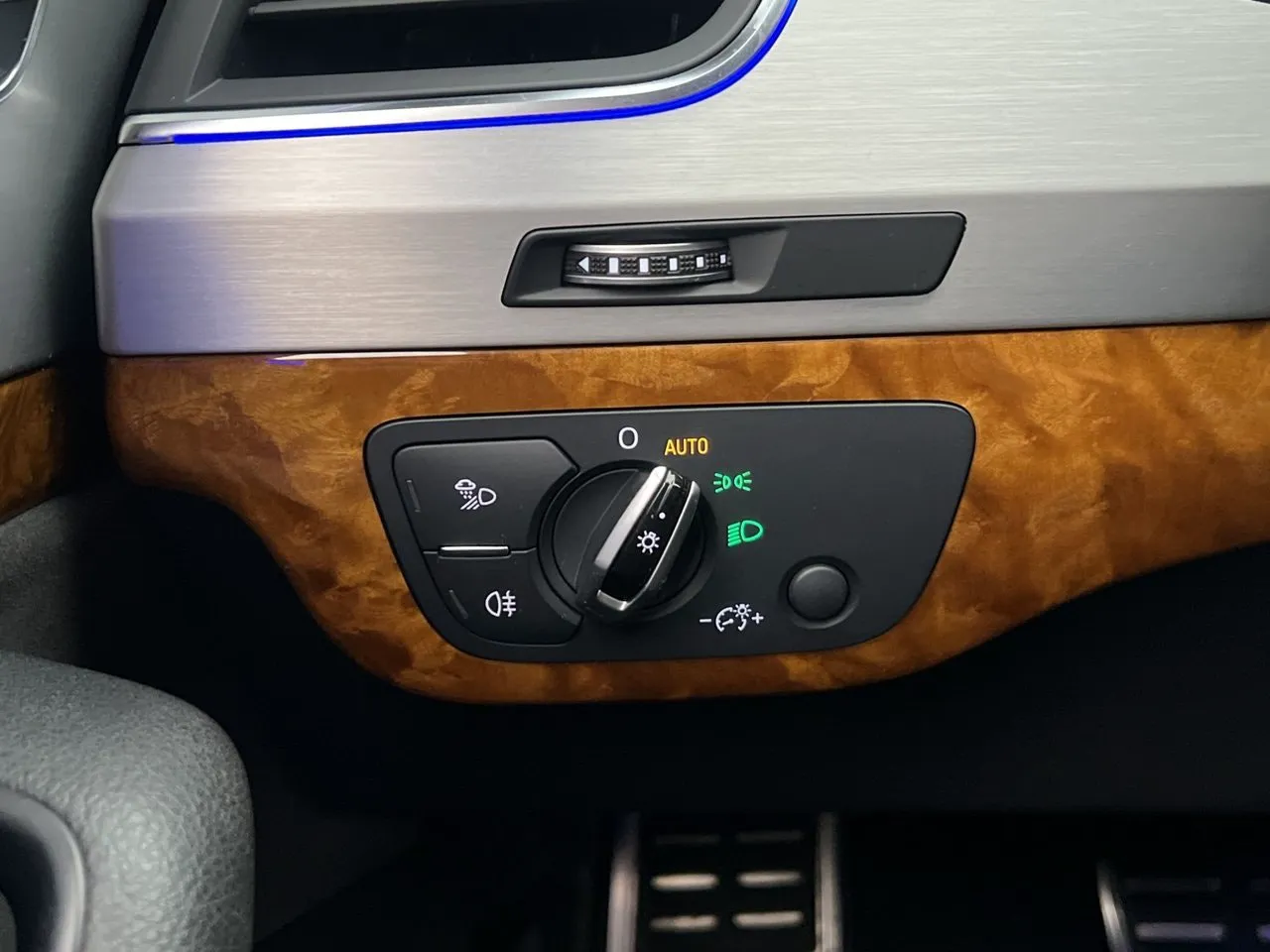 Vehicle image 26