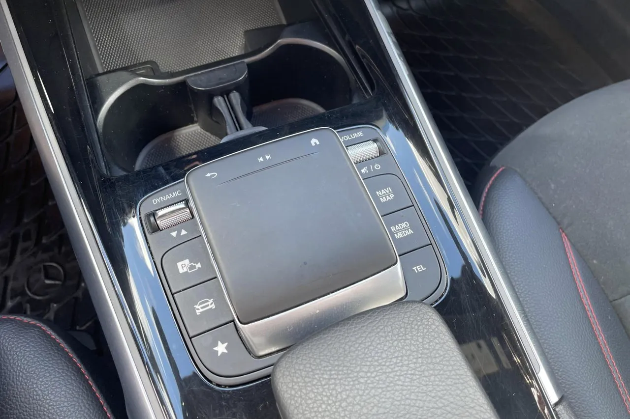 Vehicle image 28