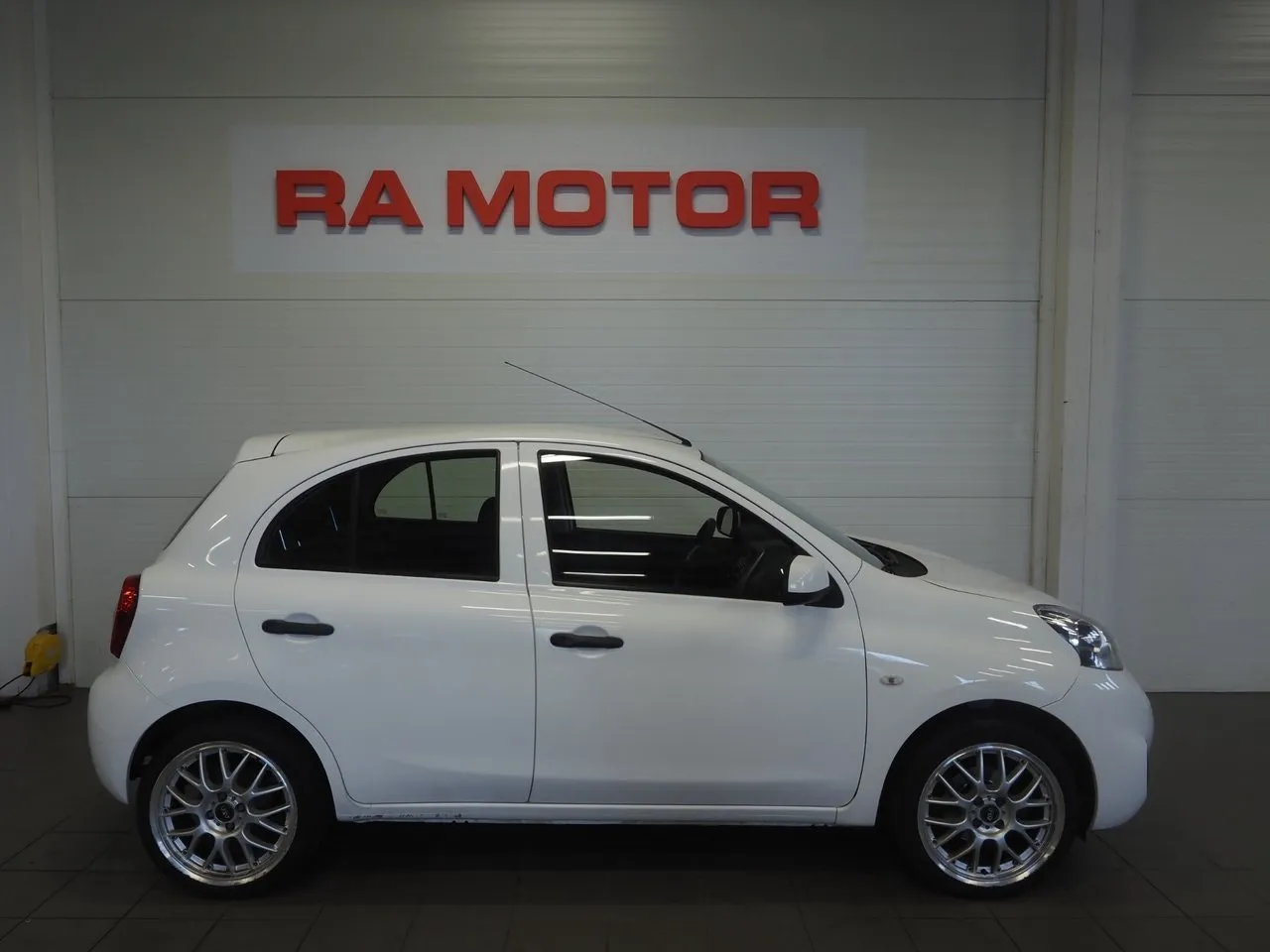 Vehicle image 3