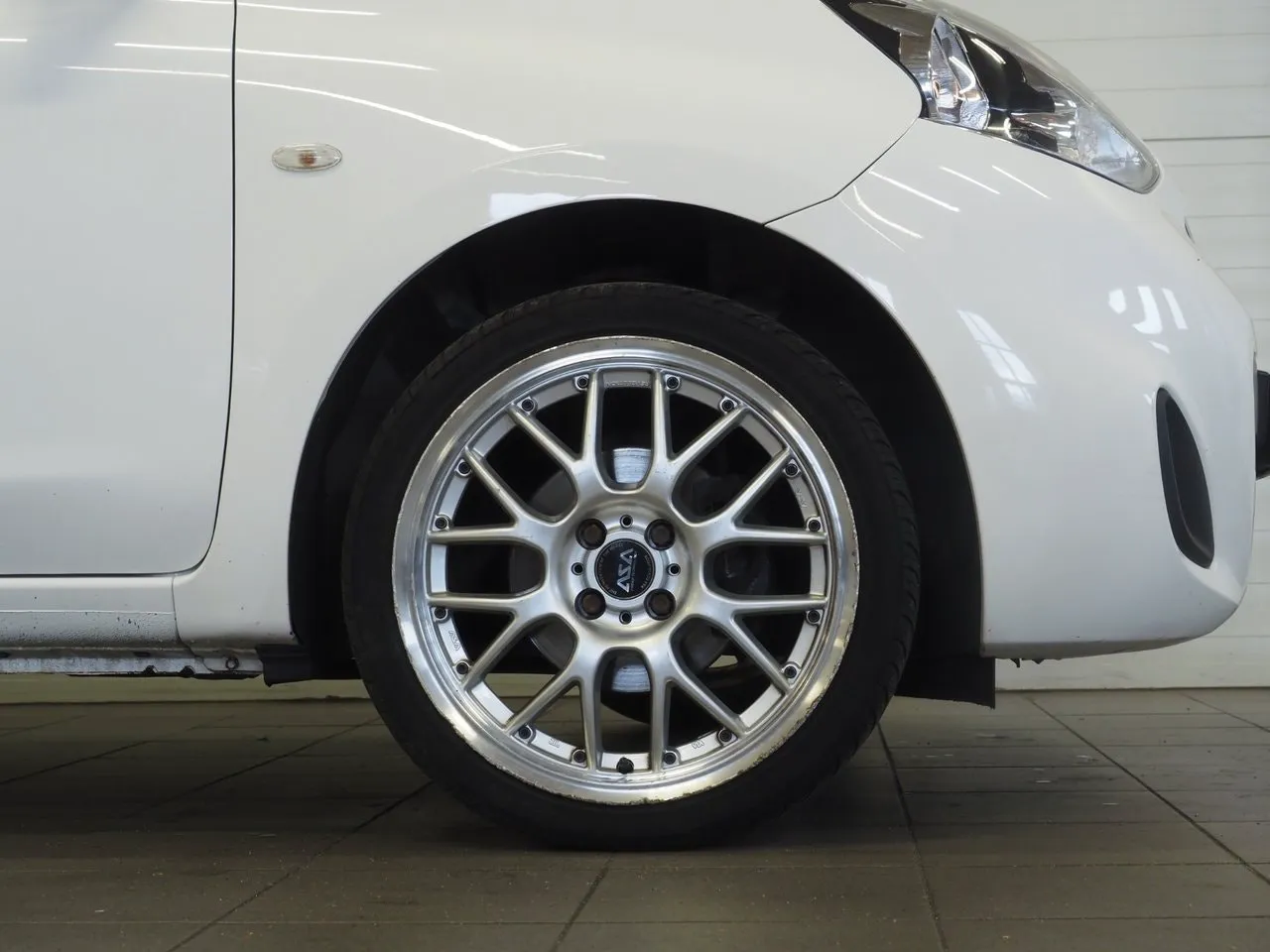 Vehicle image 7