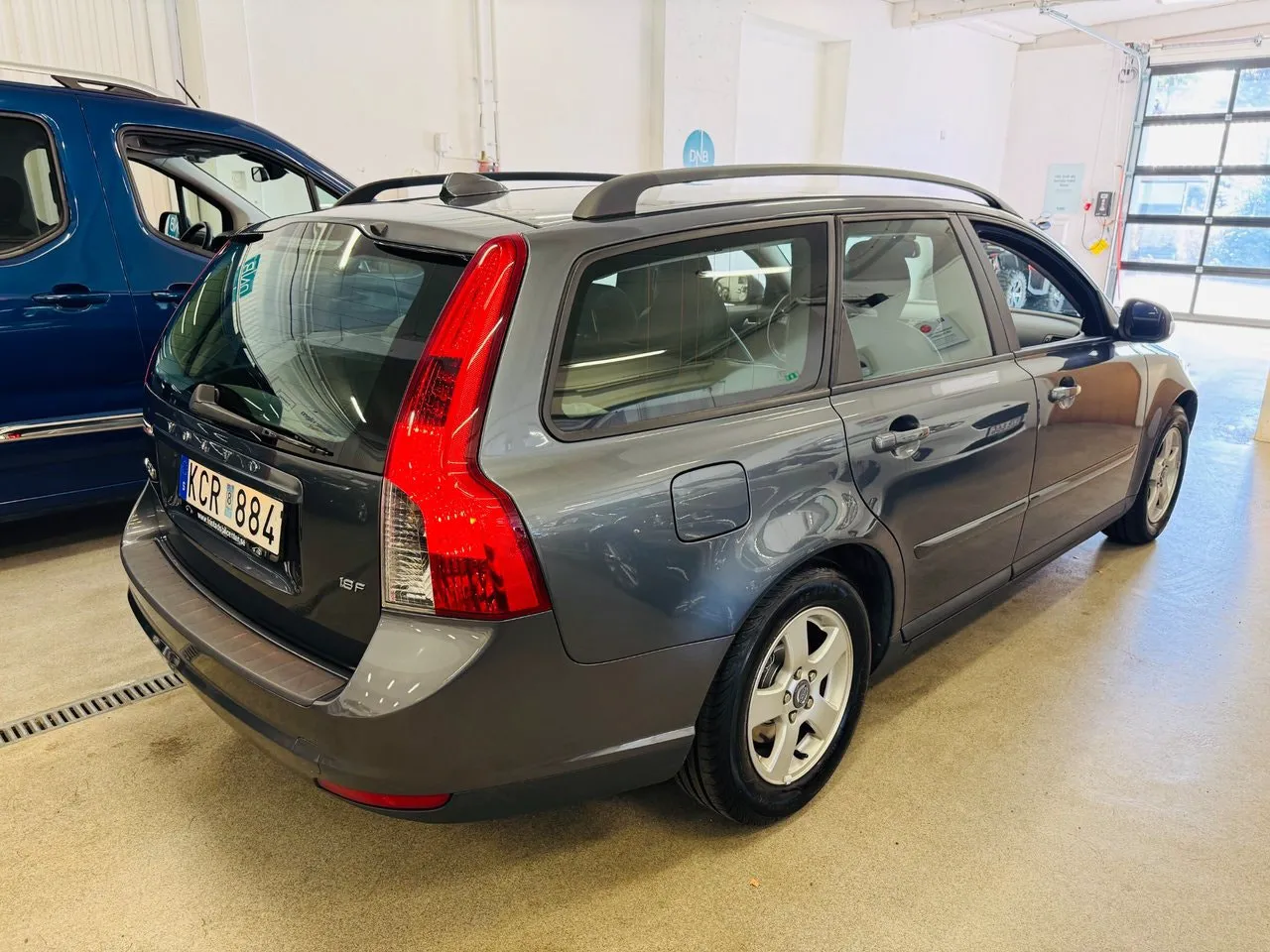 Vehicle image 13