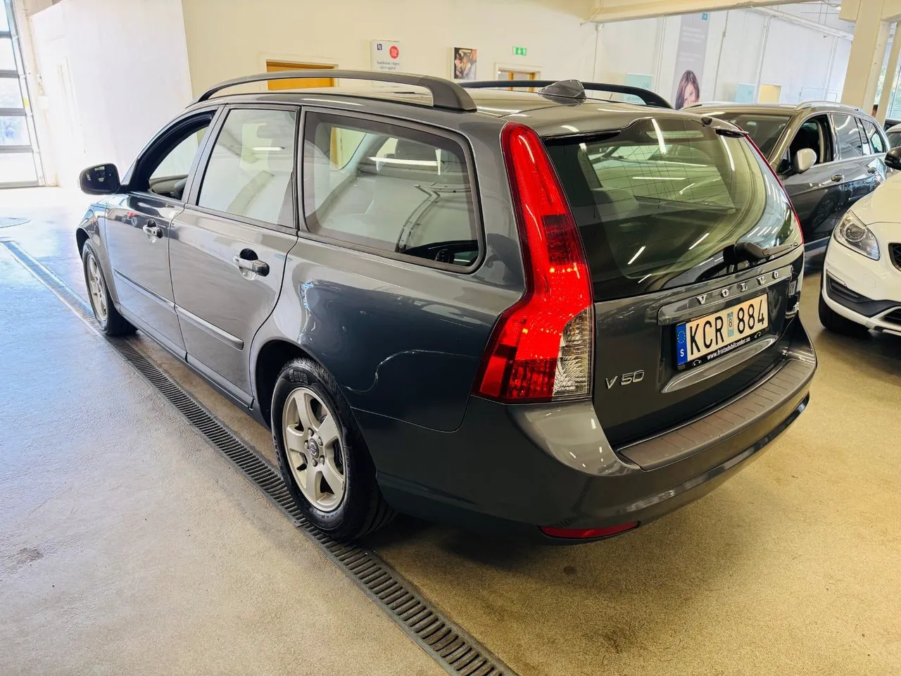 Vehicle image 14