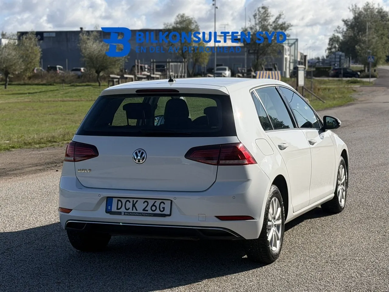 Vehicle image 15