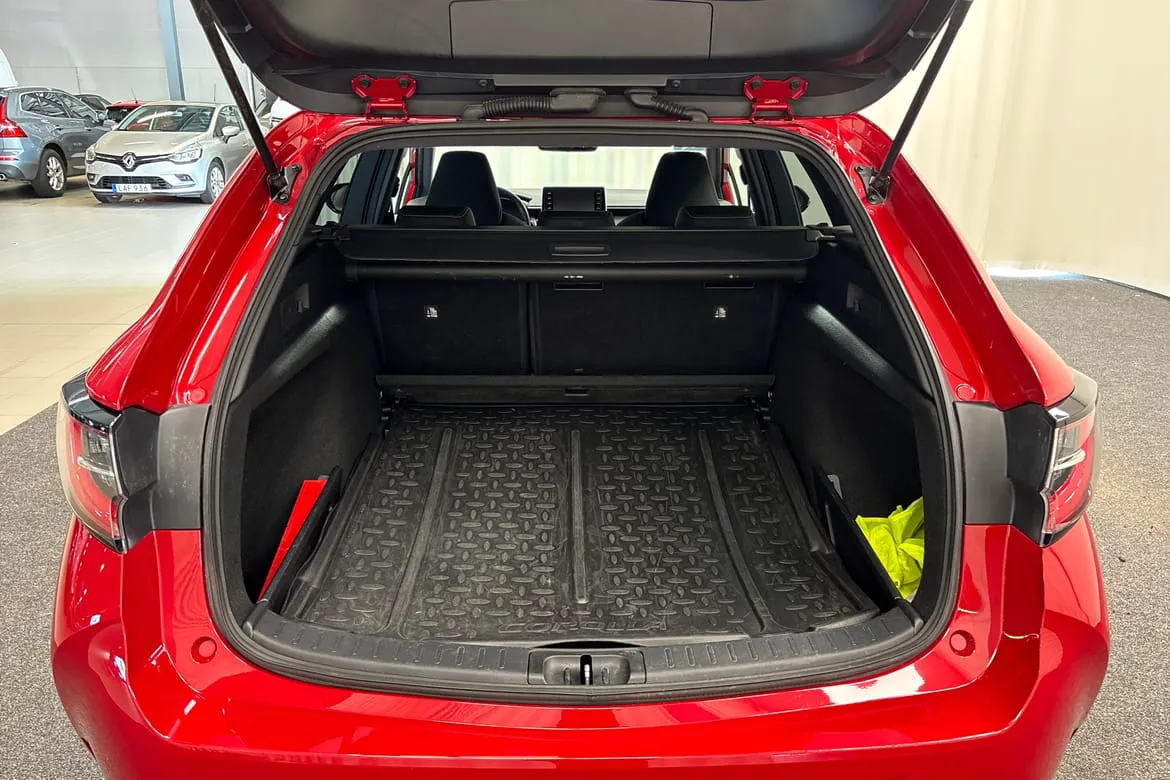 Vehicle image 12