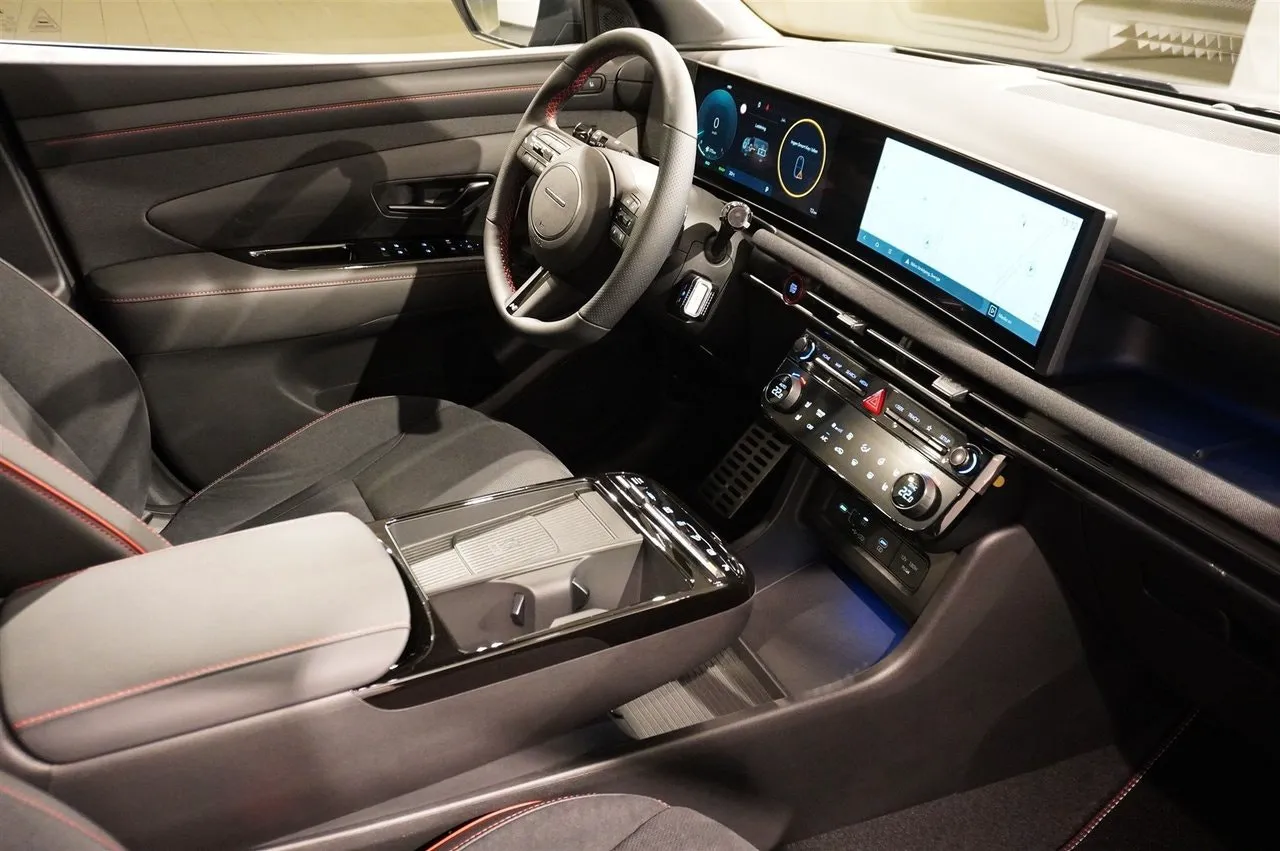 Vehicle image 11