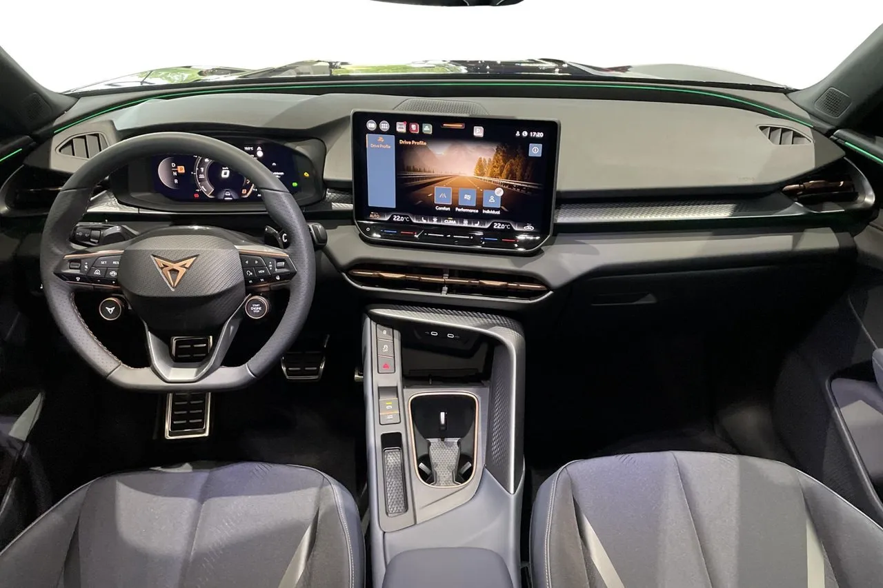 Vehicle image 15