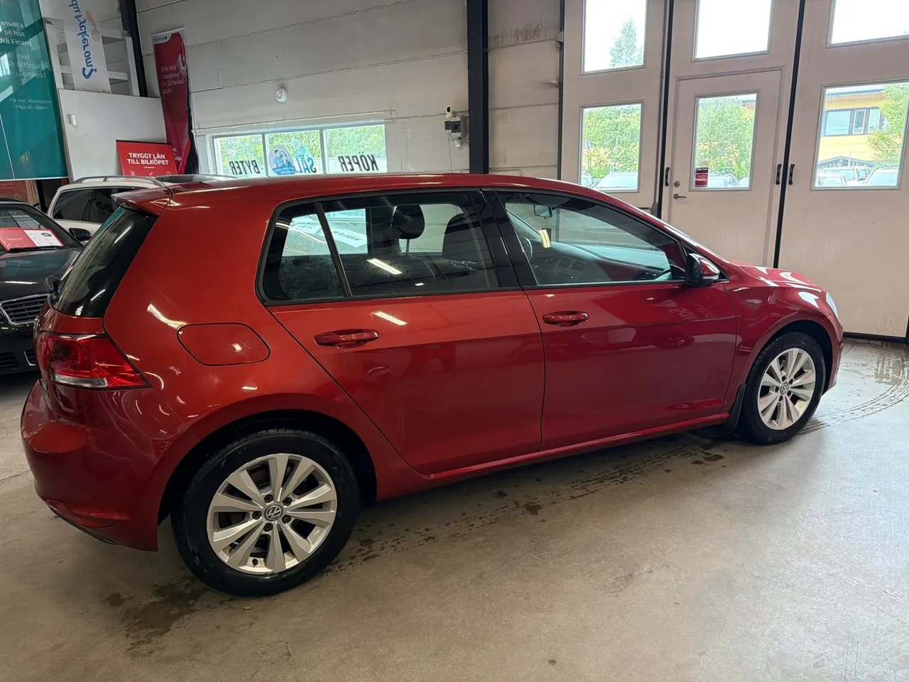 Vehicle image 6