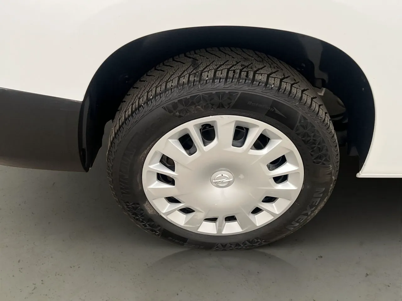 Vehicle image 30