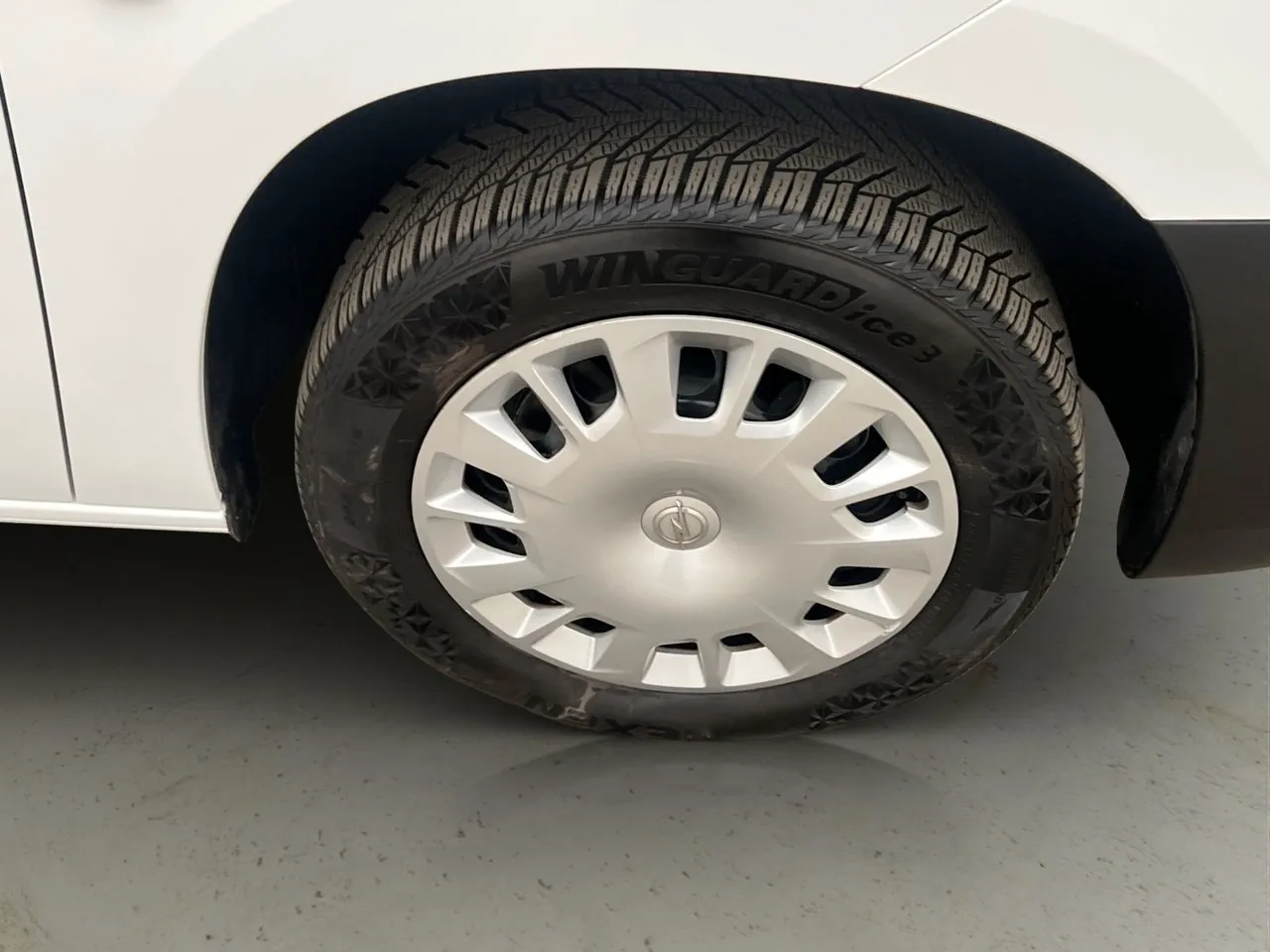 Vehicle image 31