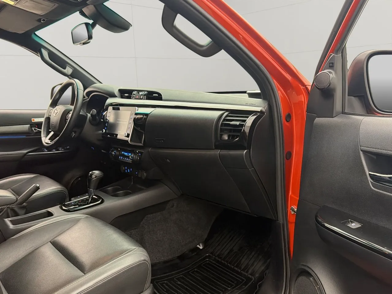 Vehicle image 32