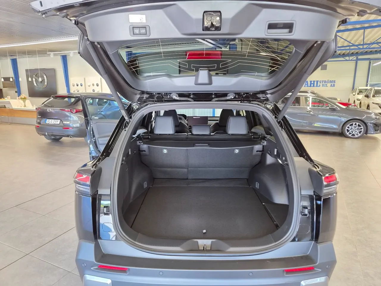 Vehicle image 10