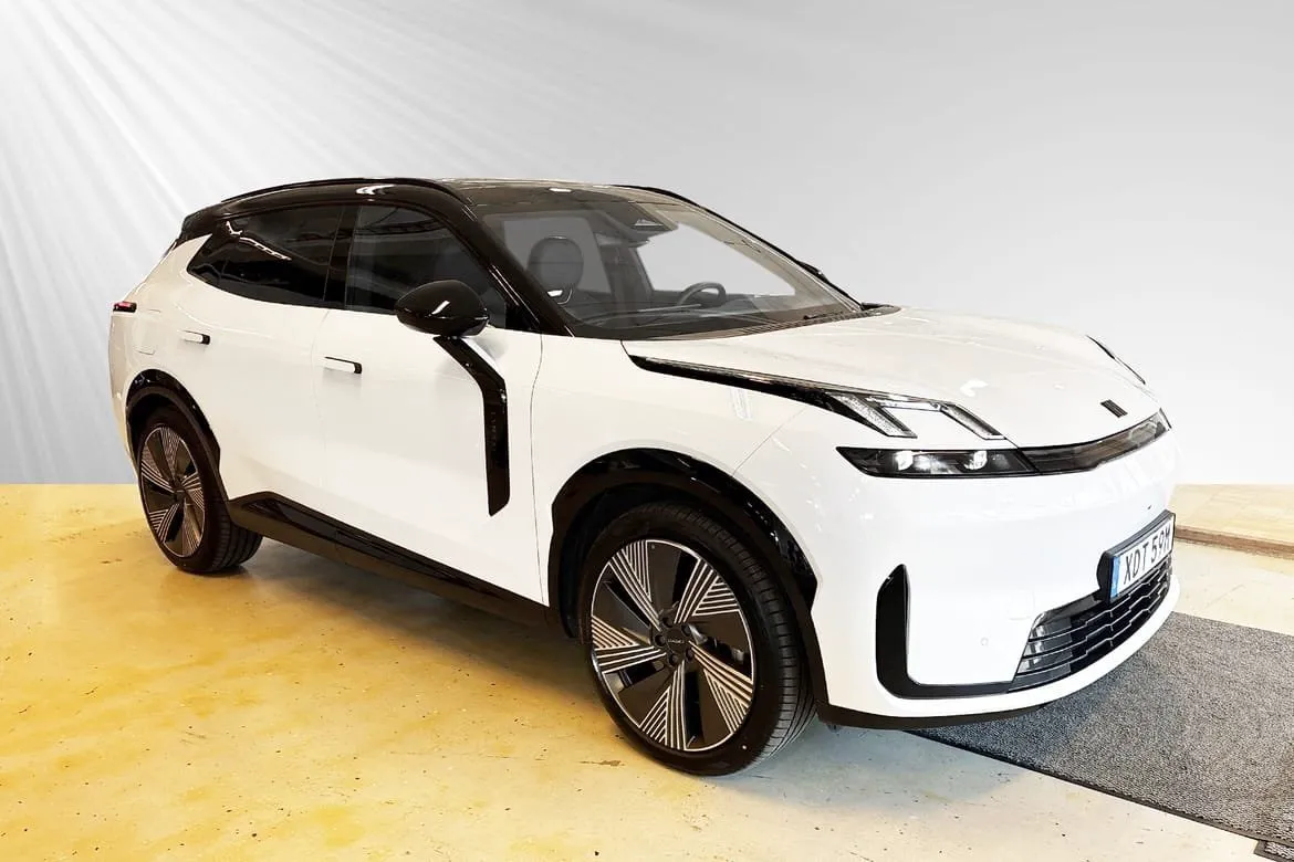 Vehicle image 4