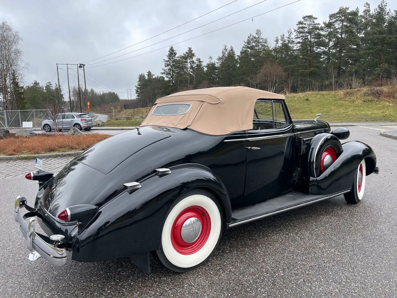 Vehicle image 8