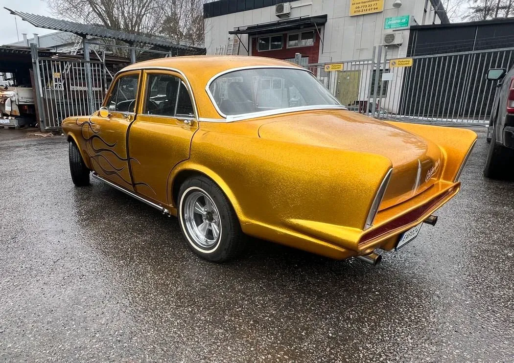 Vehicle image 6