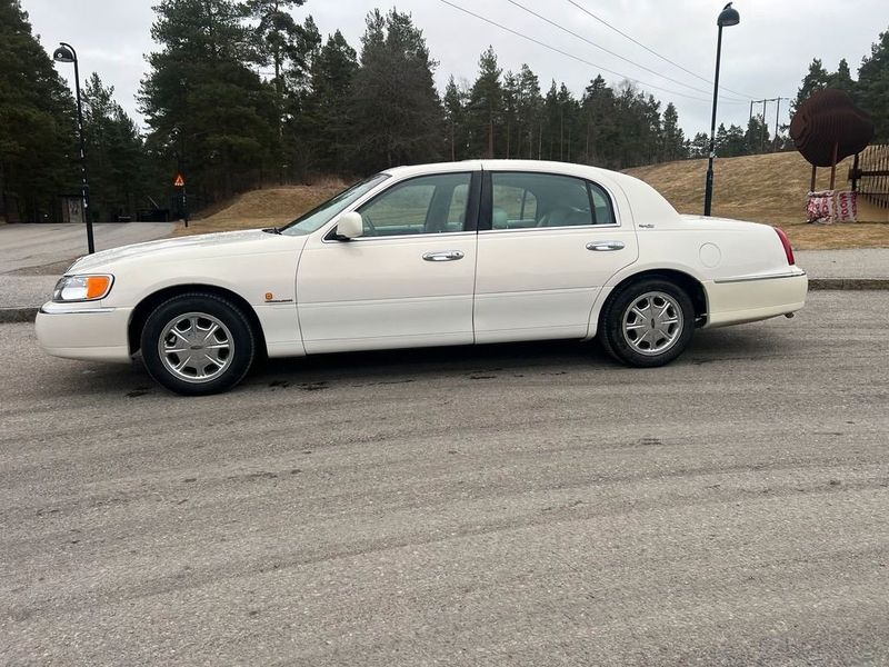 Lincoln Town Car bild 2