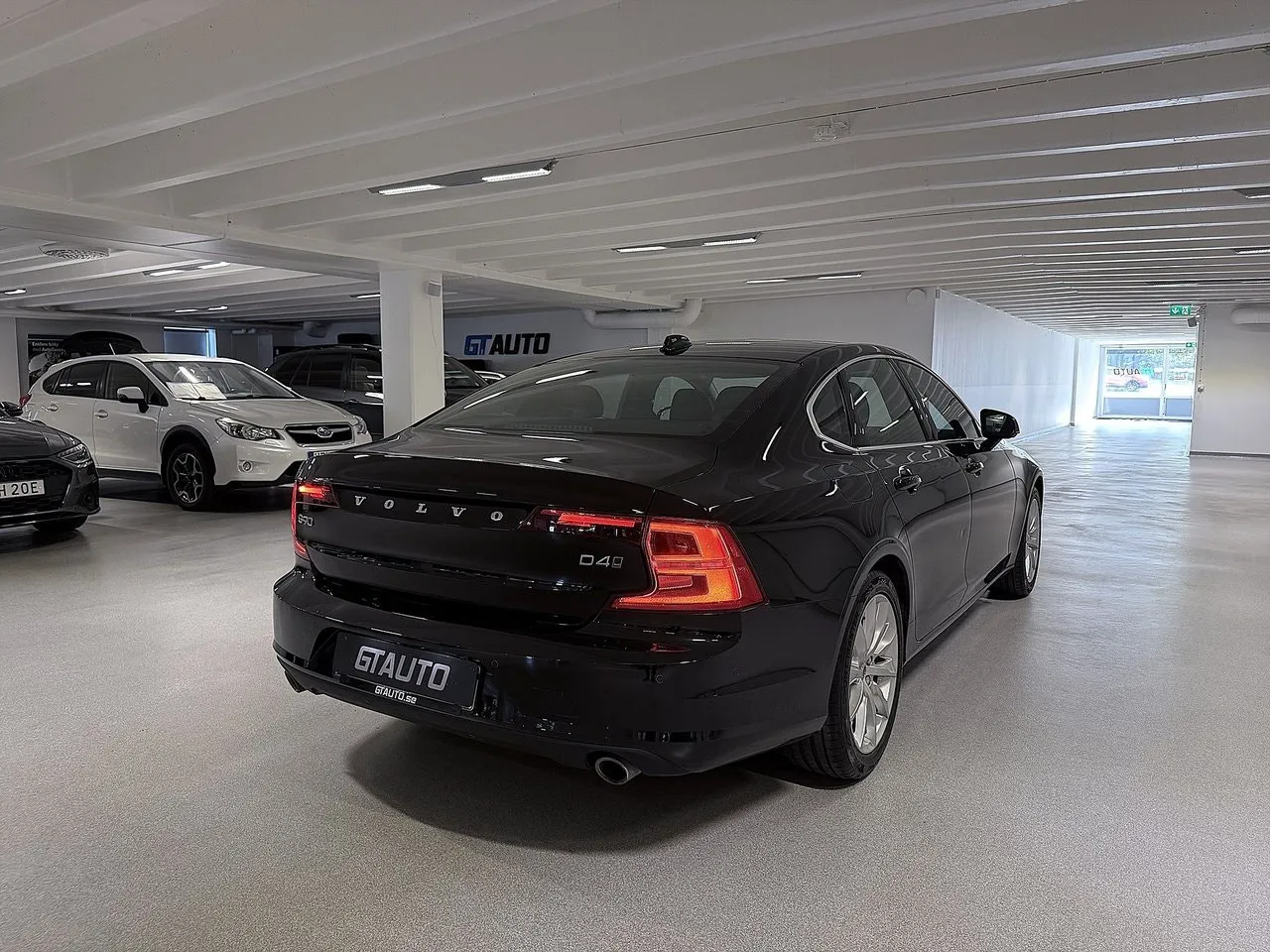 Vehicle image 4