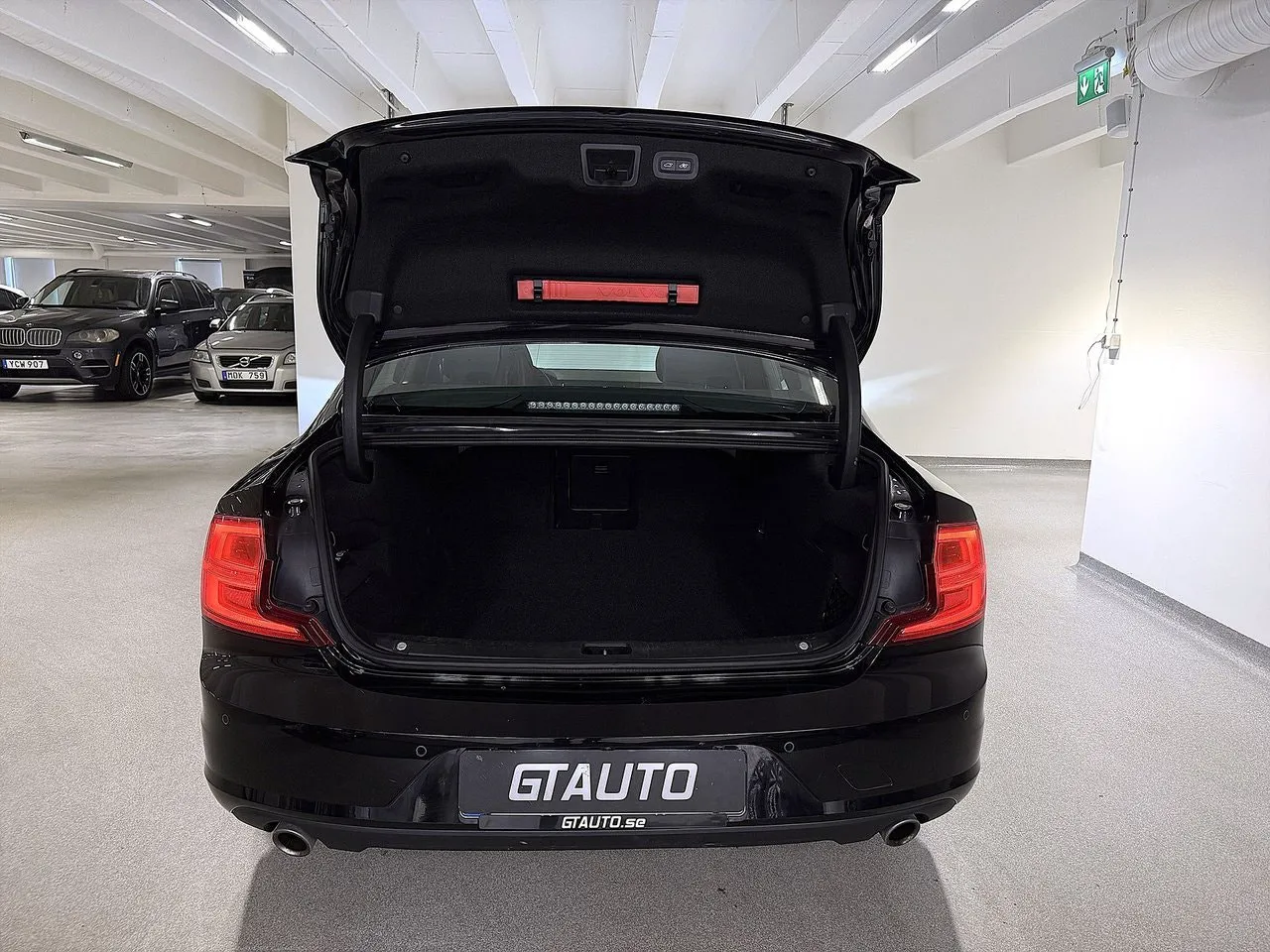 Vehicle image 33