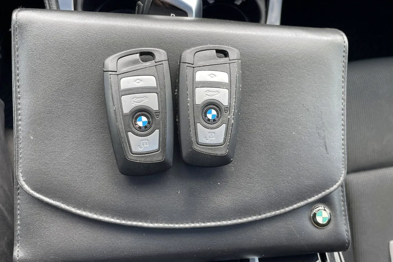 Vehicle image 26