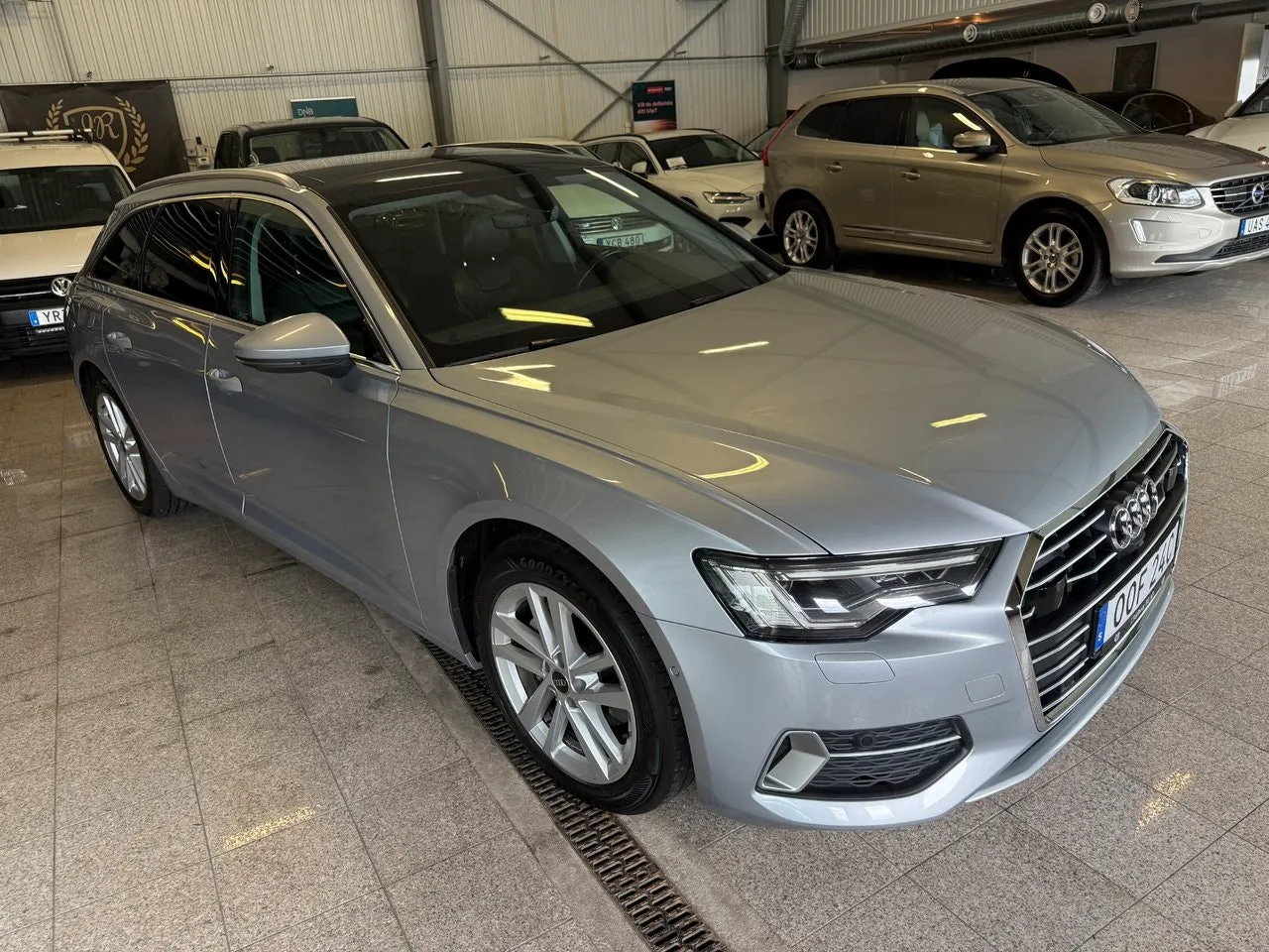 Vehicle image 6