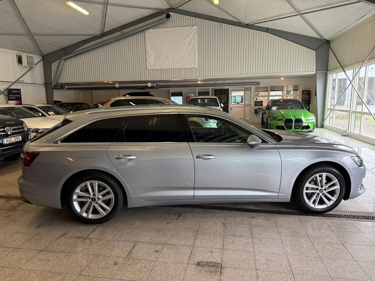 Vehicle image 5
