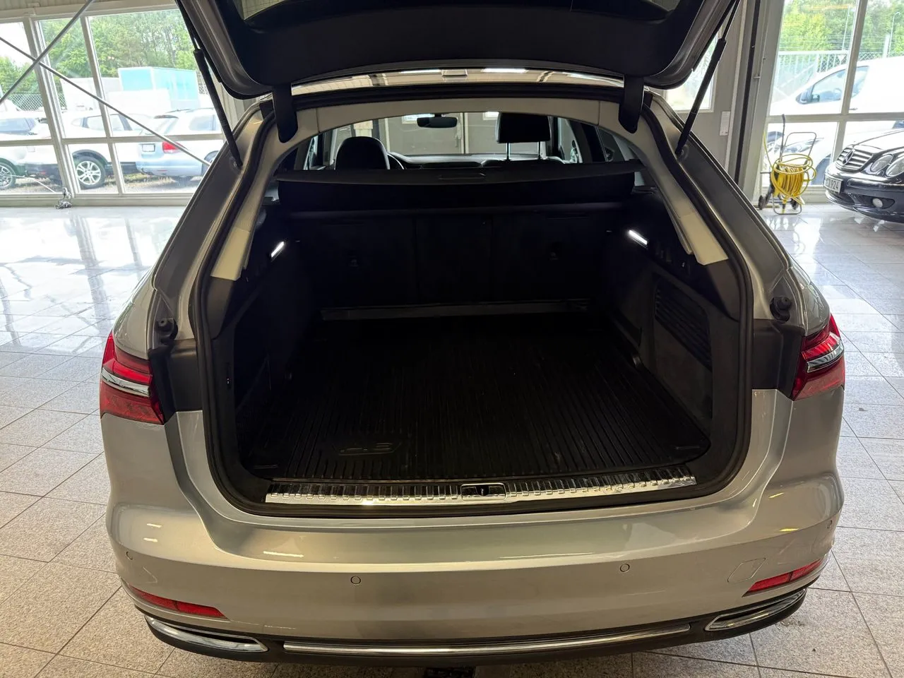 Vehicle image 9