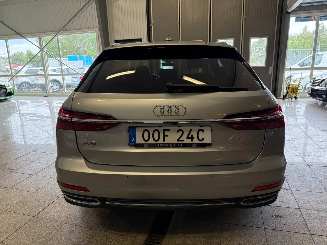 Vehicle image 3