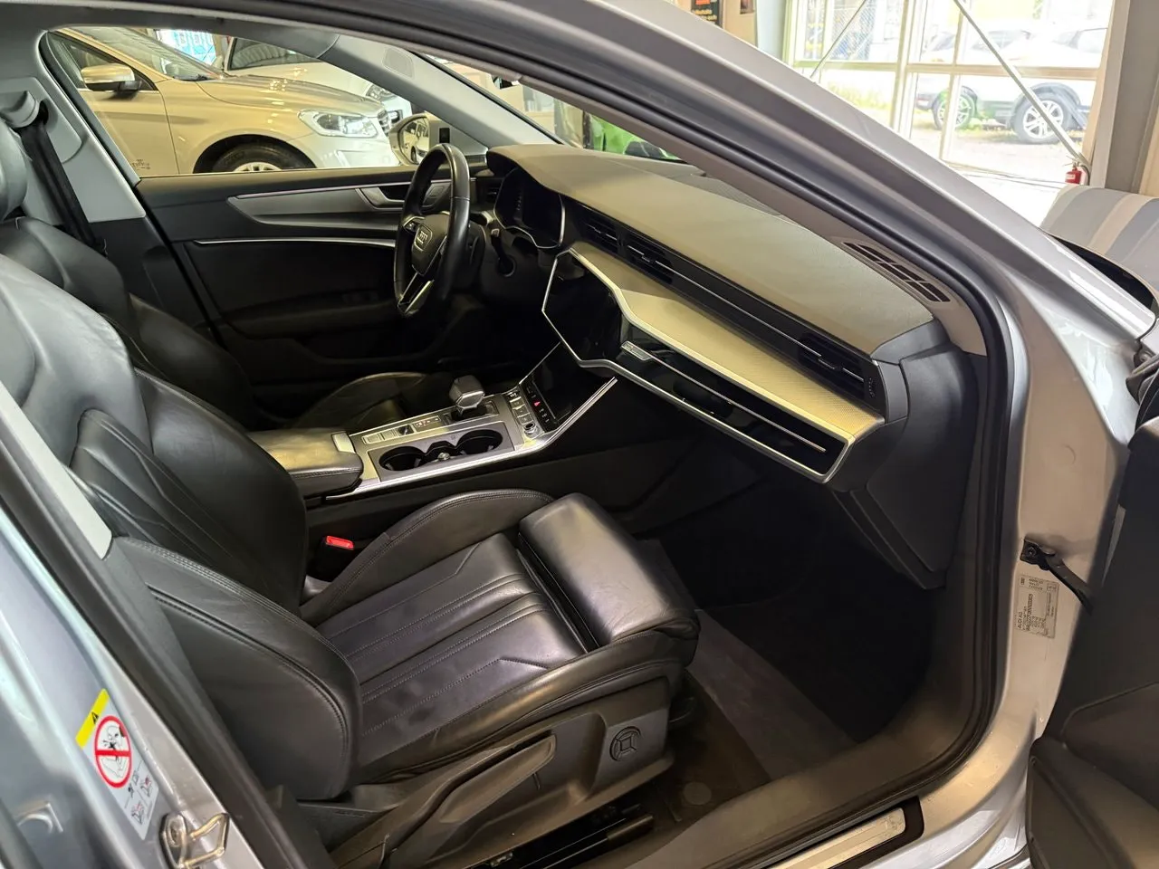 Vehicle image 12