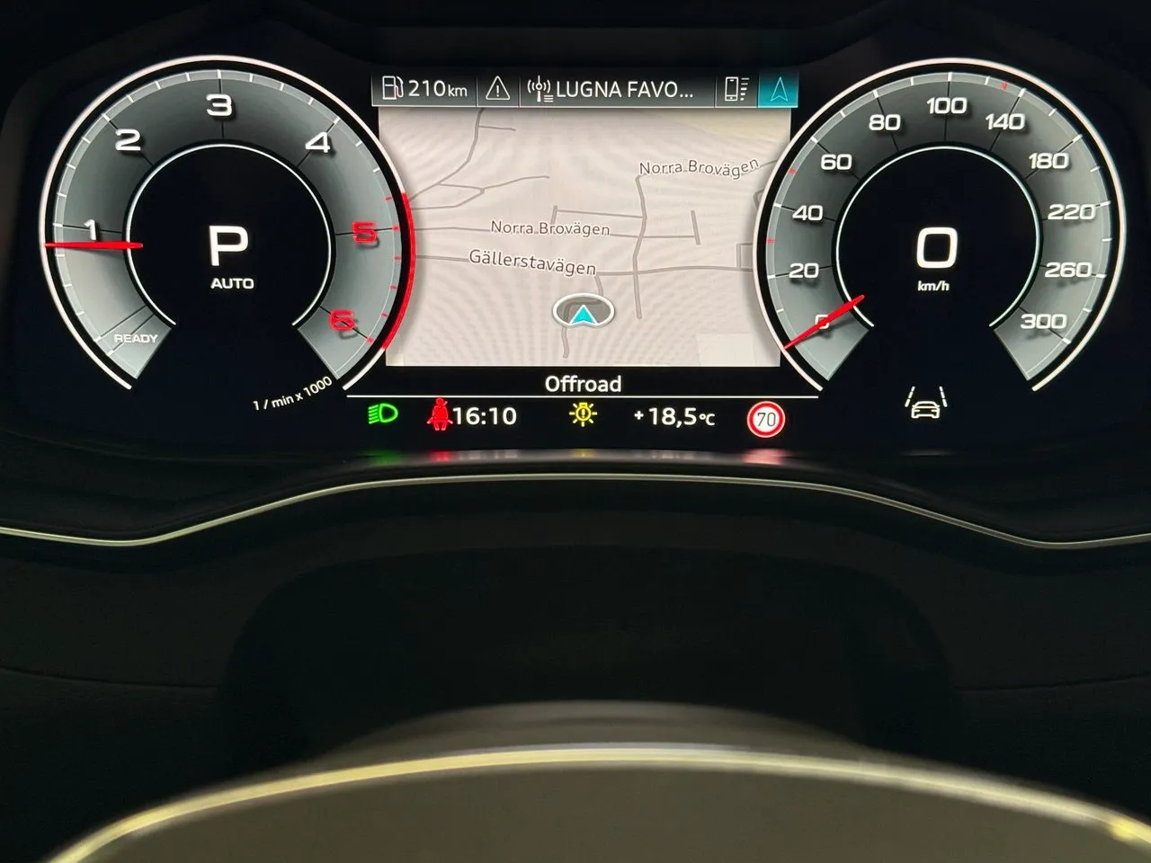 Vehicle image 15
